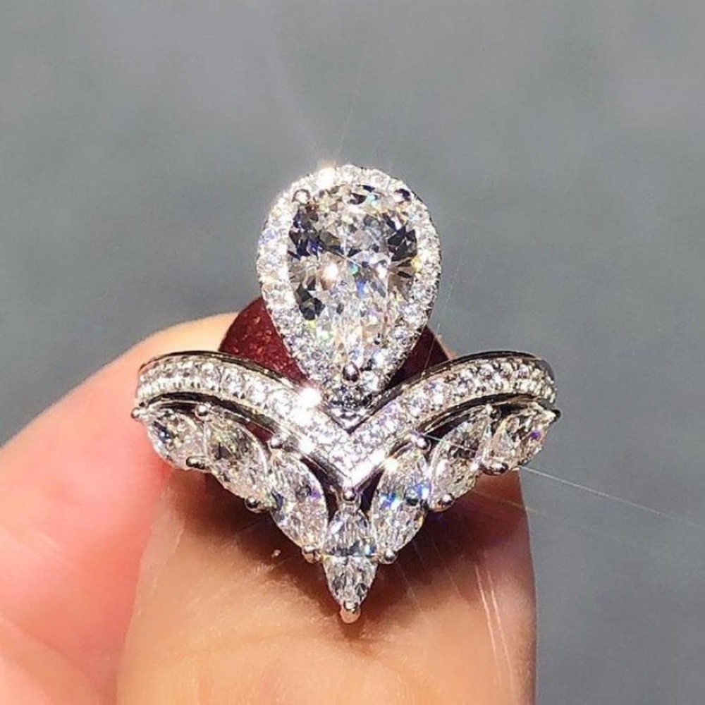 NWTS! Lajerrio White Sapphire Cocktail Ring